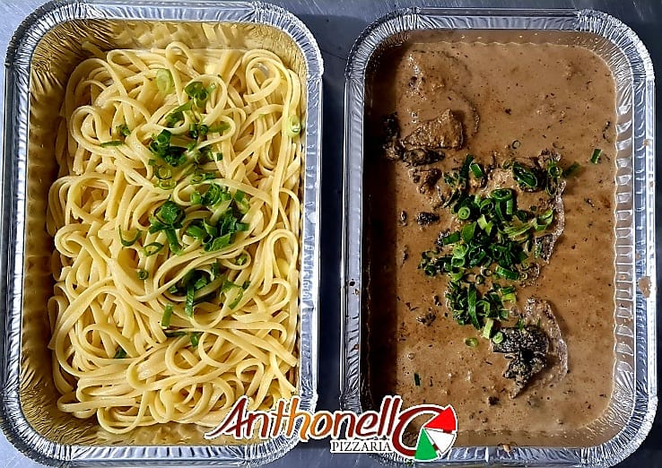 Fettuccine ao Molho Funghi com Escalopes de Mignon