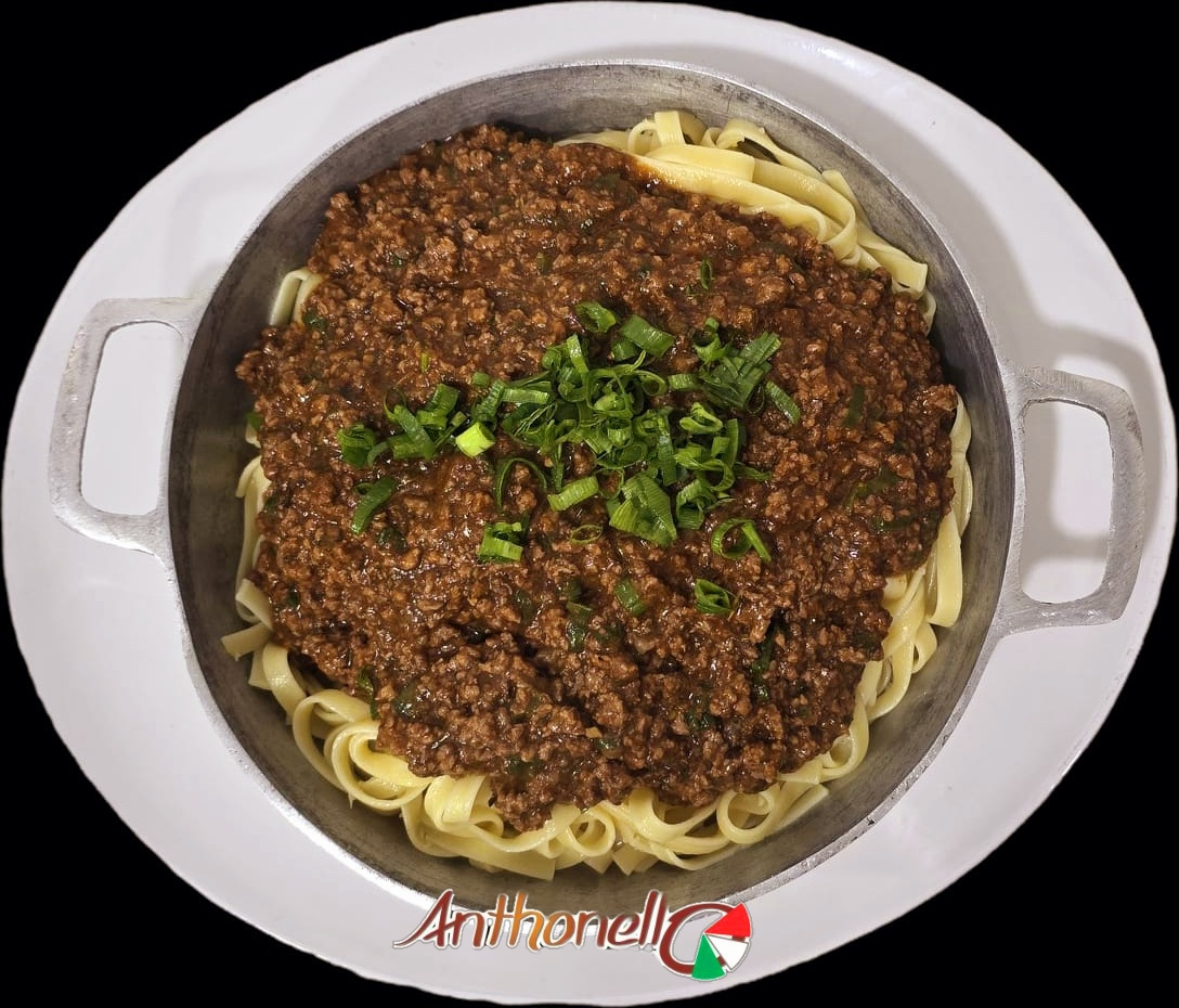Fettuccine a Bolonhesa  ( Servem 2 pessoas)